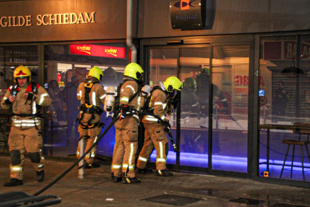 Smeulende restjes in oven viswinkel zorgen voor brandalarm in winkelcentrum