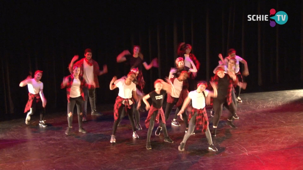 Scholieren houden Dance Battle