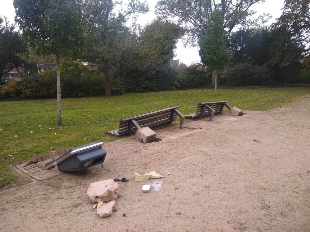 Vandalen houden huis in Julianapark