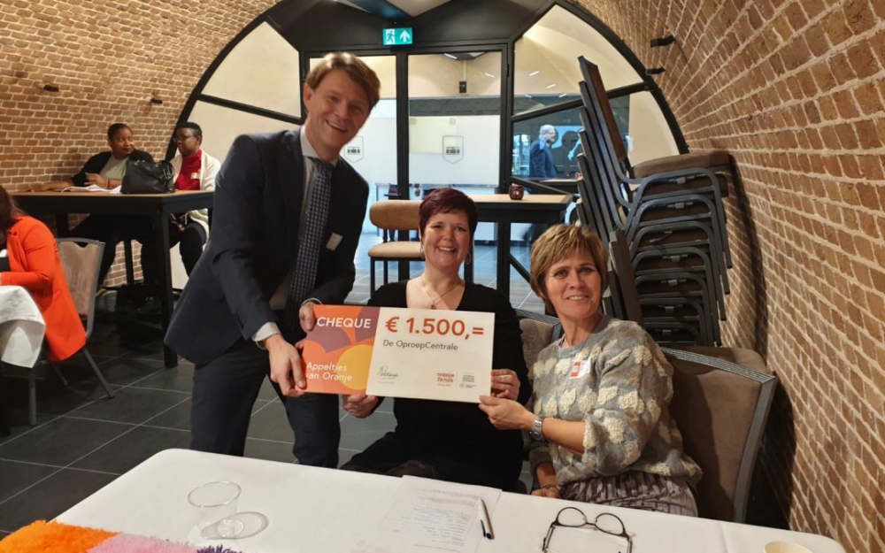 Helaas geen Appeltje van Oranje voor De OproepCentrale, maar wel een cheque