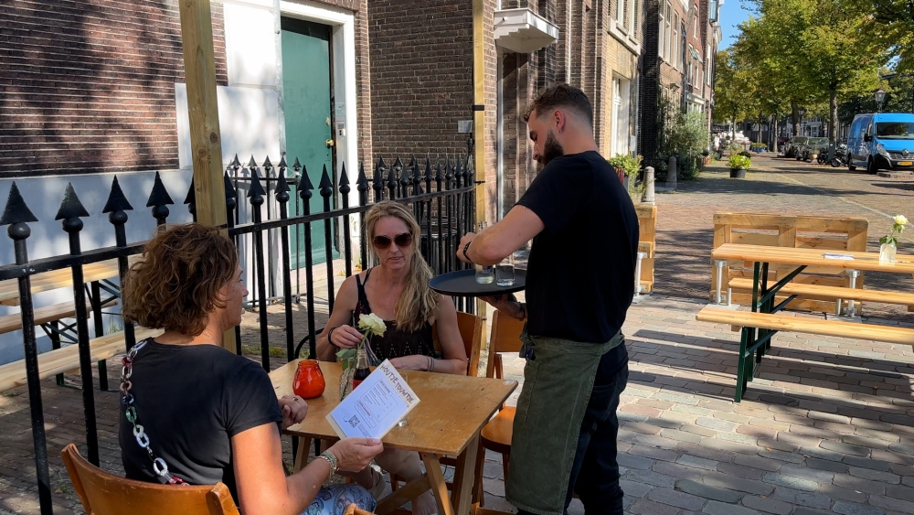 Holy Spirits drinken en Helse Happen eten? Dat kan op het  pop-up terras bij de Havenkerk