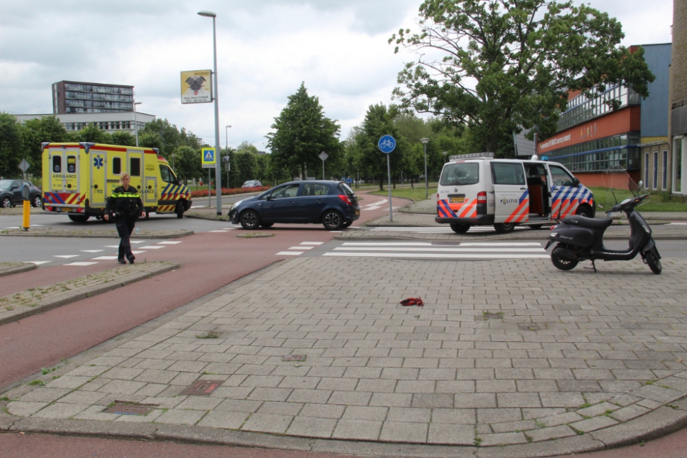 Aanrijding tussen auto en scooter op Piersonstraat