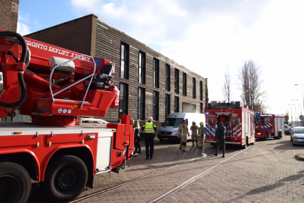 Brand in bedrijfspand aan de Keileweg in Rotterdam