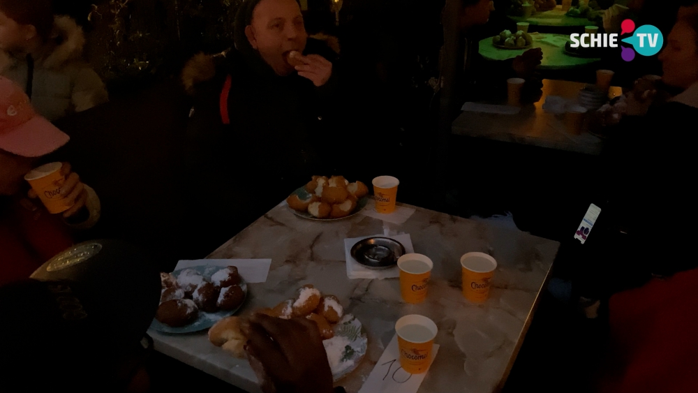 Record oliebollen eten geëvenaard bij eetwedstrijd van Nico Sterrenberg