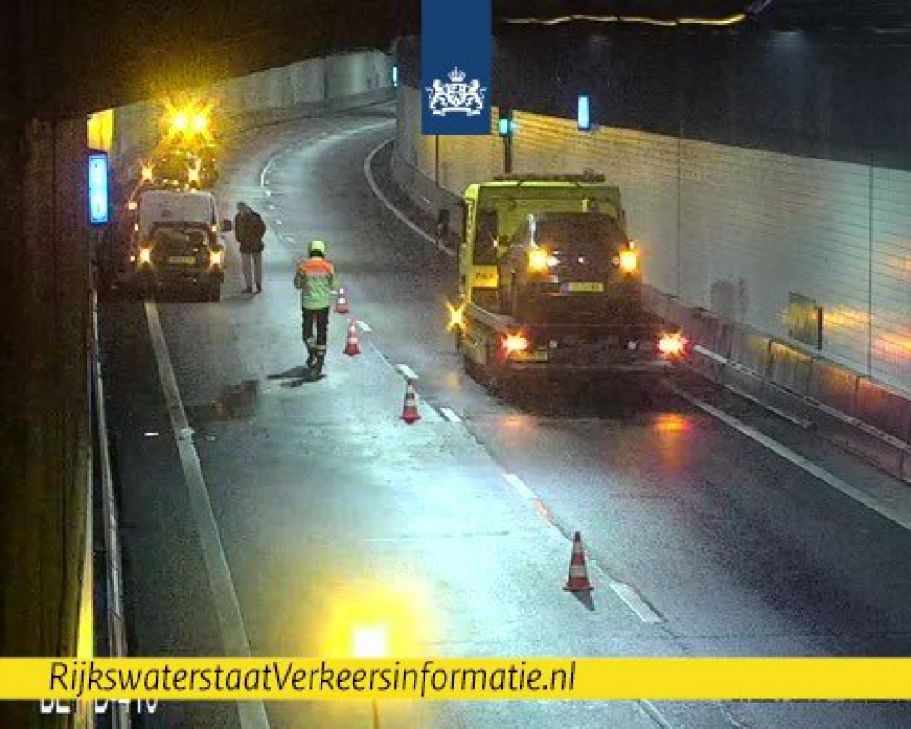 Druk op de weg: tunnelbuis Beneluxtunnel dicht