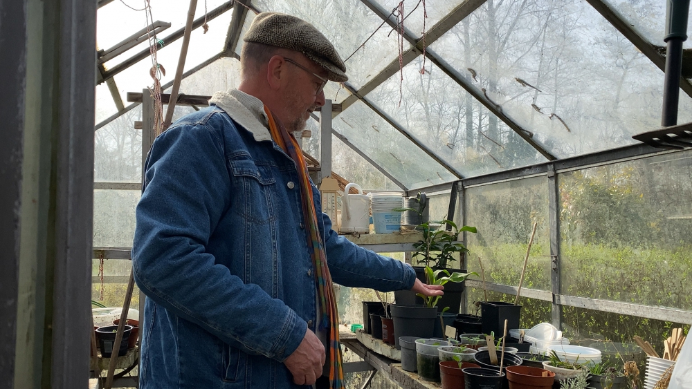 Joop van den Enden verloor zijn zoon aan zelfmoord en richt nu zelf een groep op voor lotgenoten