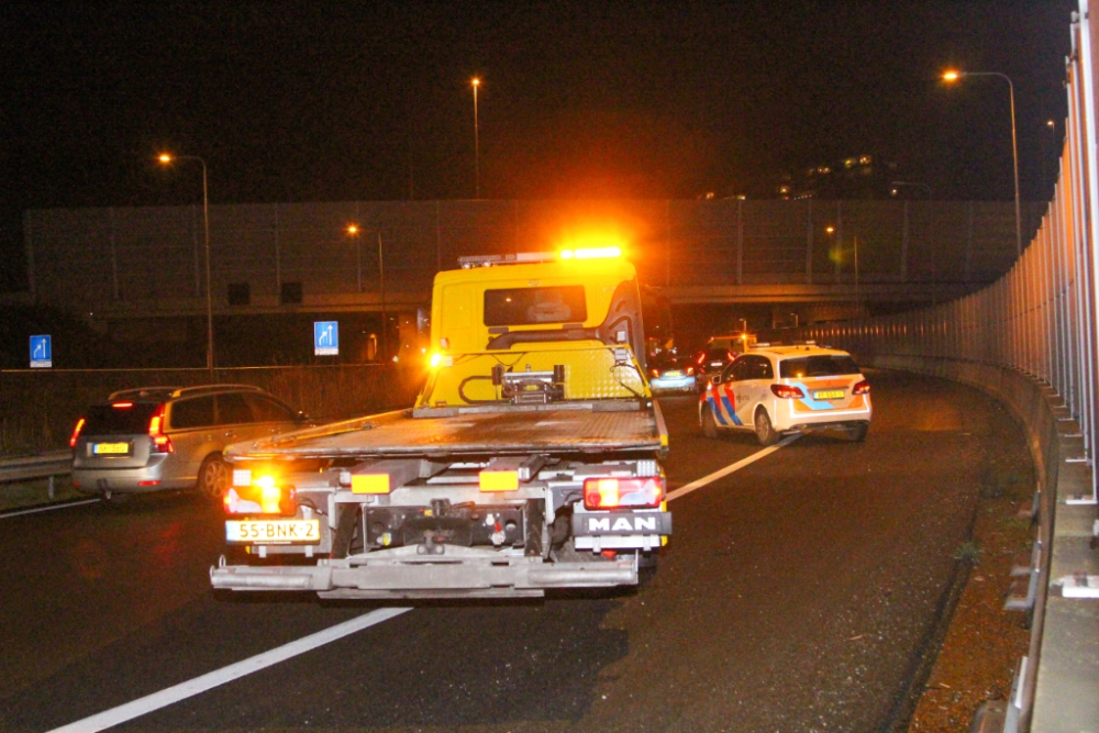 Auto uit de bocht op de A20