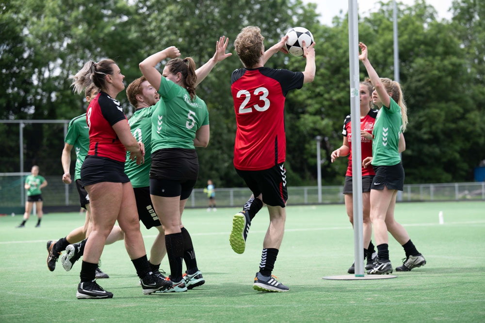 Korfballers van Nexus binden Paal Centraal aan de zegekar