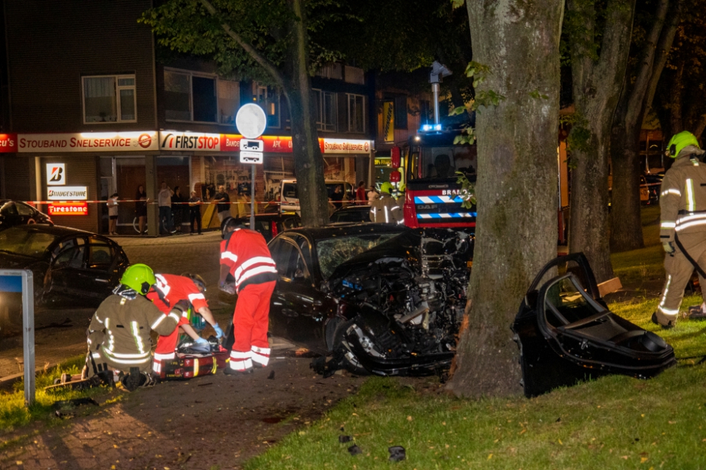 Schiedammer zwaargewond bij bizarre crash in Vlaardingen