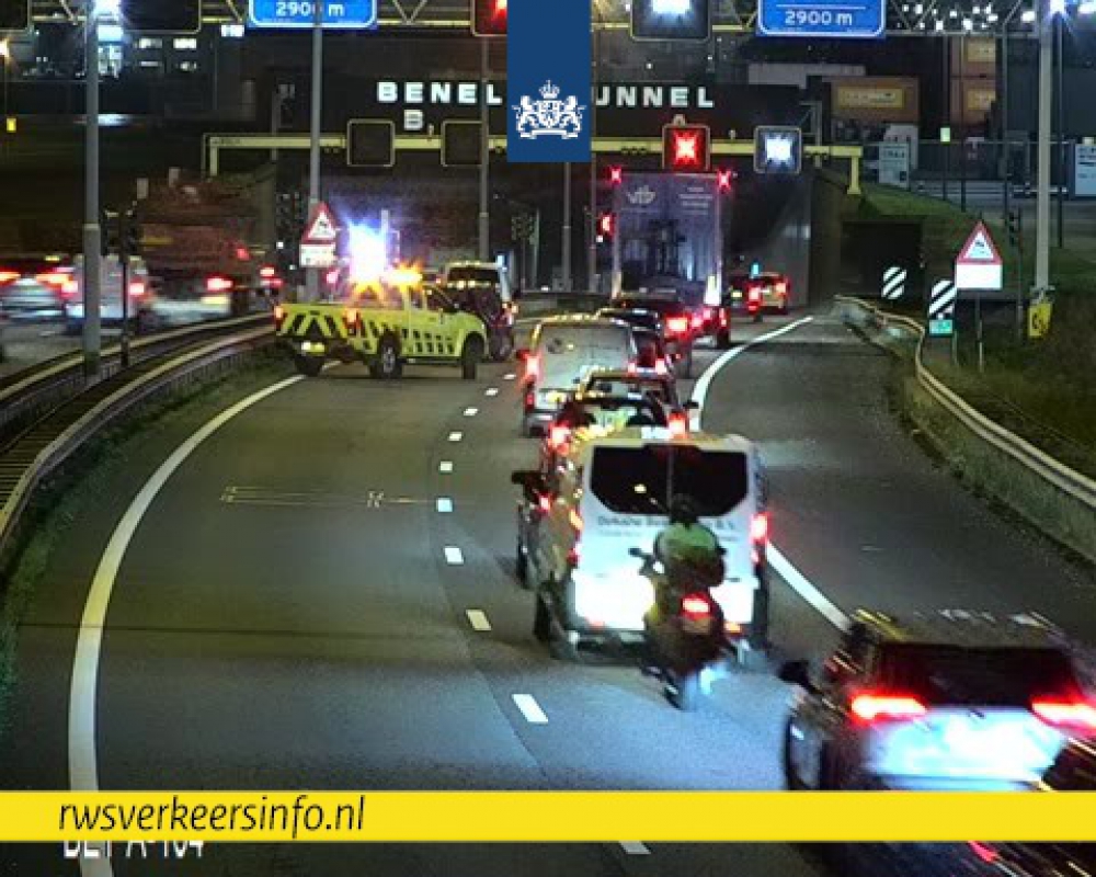 Minder druk op de weg maar wel file op A4