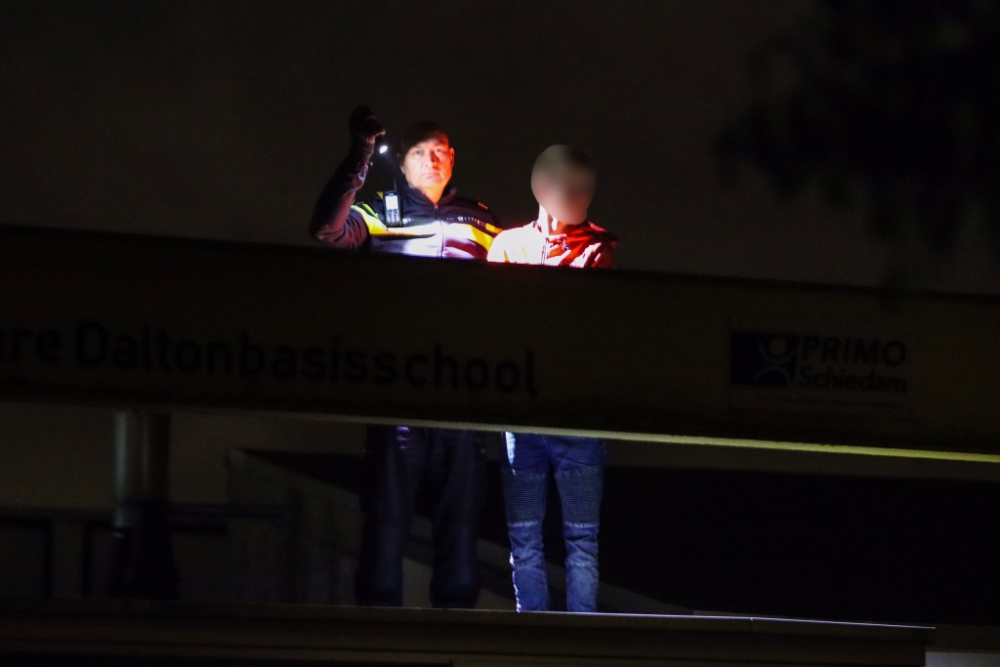 Jongeren op dak van school De Klinker aangehouden