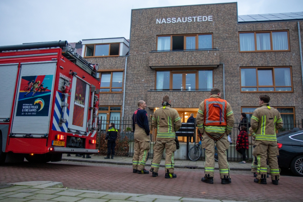 Buurman blust brand in woning in West