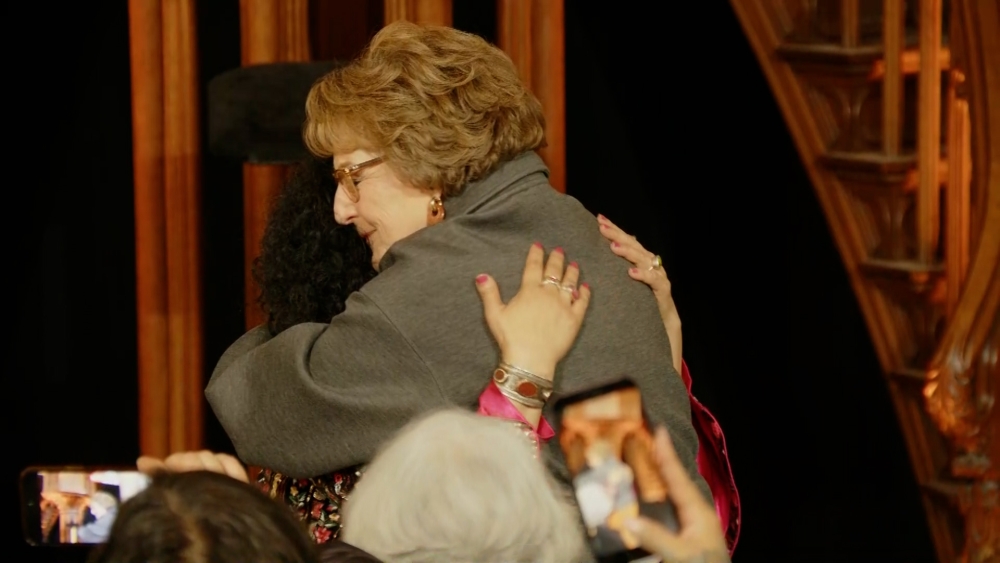 Een dag vol trots en verdriet: Prinses Margriet overhandigt de Geuzenpenning aan Laila Haidari