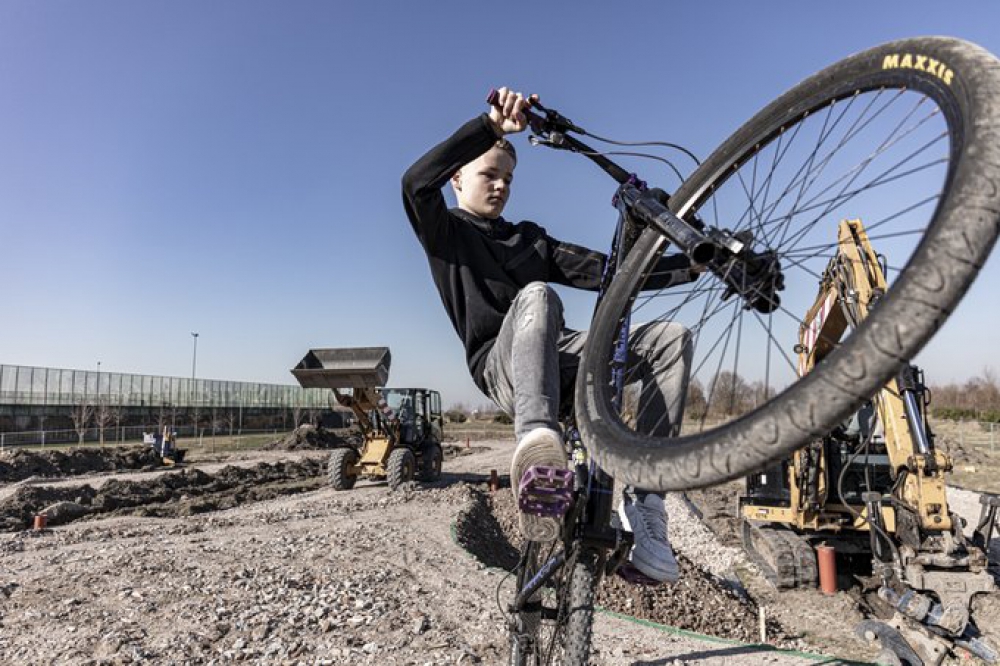 Stadserf wordt tijdelijk pumptrack