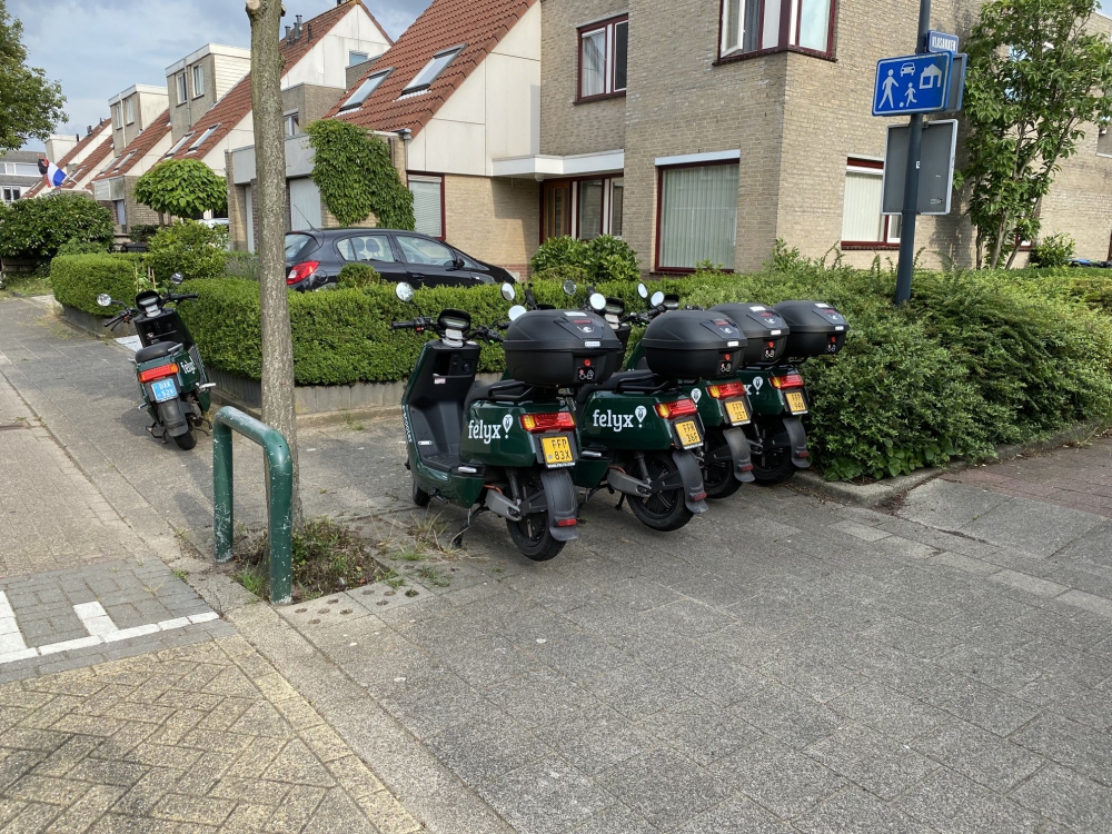 Bekeurde deelscooters blijven gewoon staan, Kriek stuurt boze email naar felyx