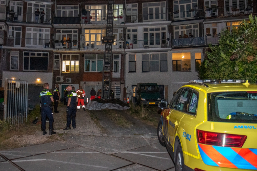 Man gewond na val van grote hoogte op Buitenhavenweg