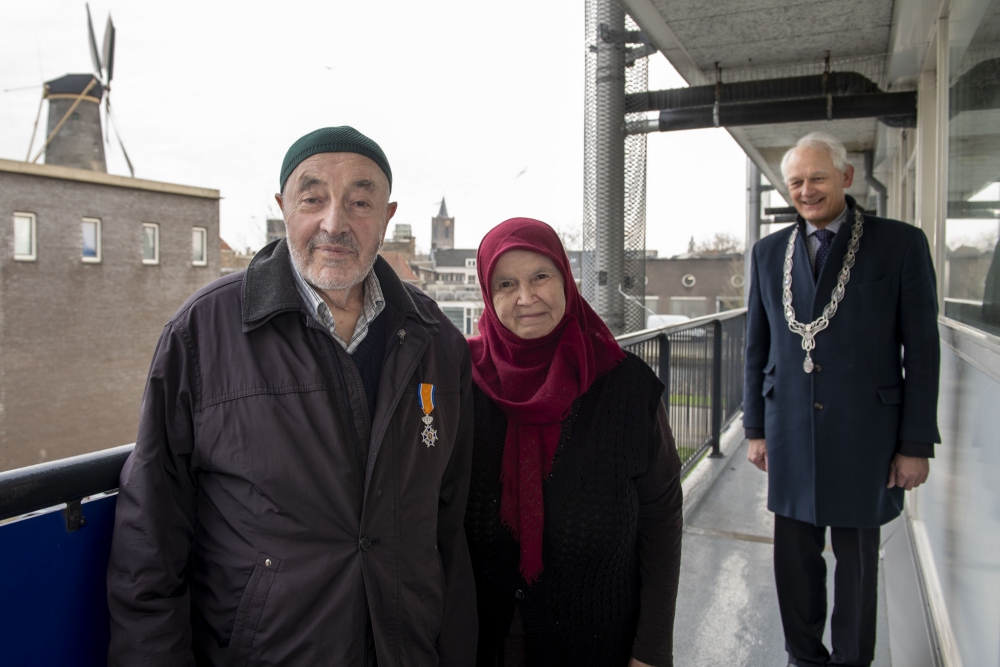 Burgemeester reikt drie Koninklijke Onderscheidingen uit