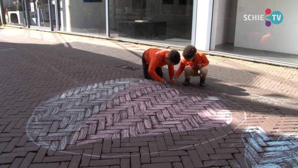 Stoepkrijten op Koningsdag