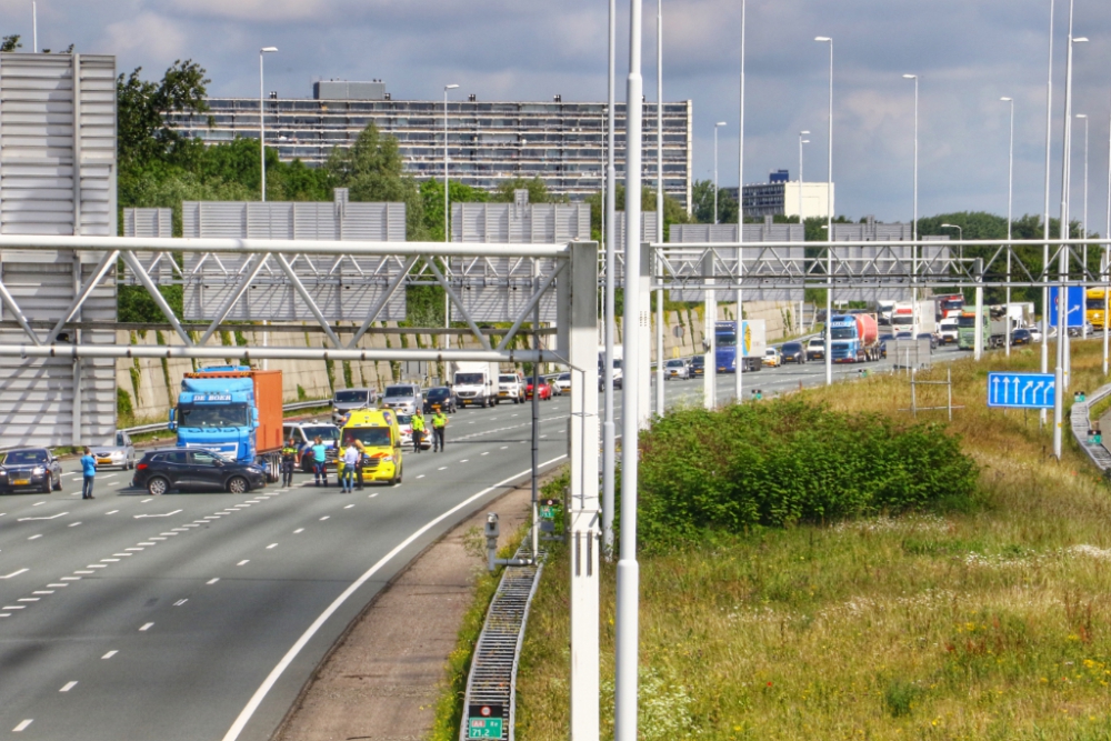 Vier rijstroken dicht na ongeval op de A4 Vlaardingen/Schiedam