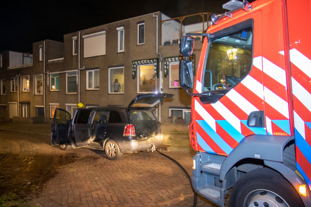 Brand in auto op de Vellevest