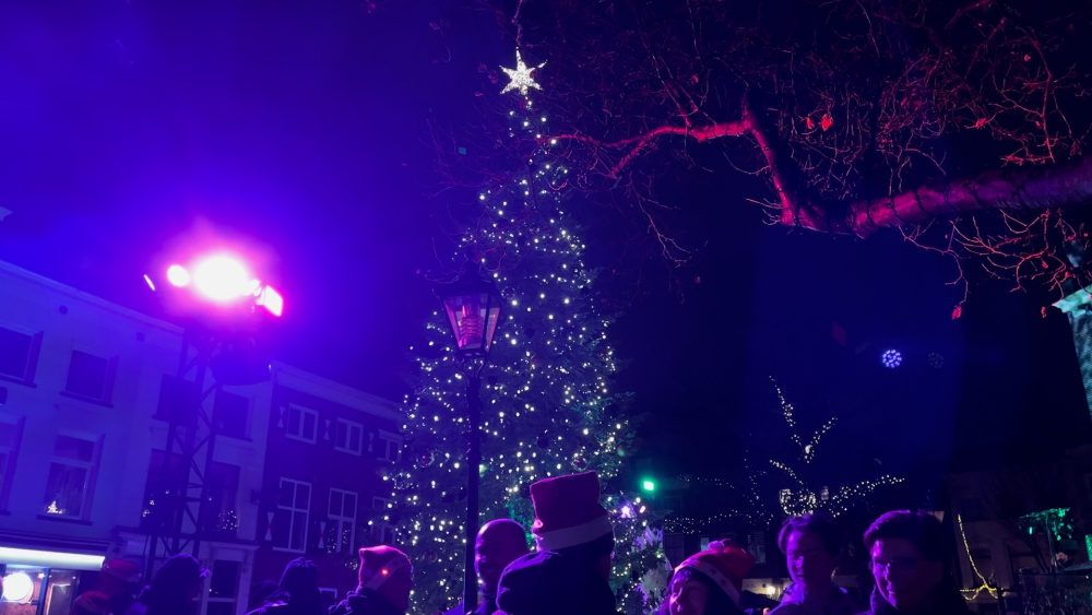 Lichtjesavond ondanks regen een ‘fantastisch feest’