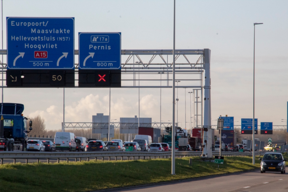 Drukte op de weg door ongeval met vrachtwagen