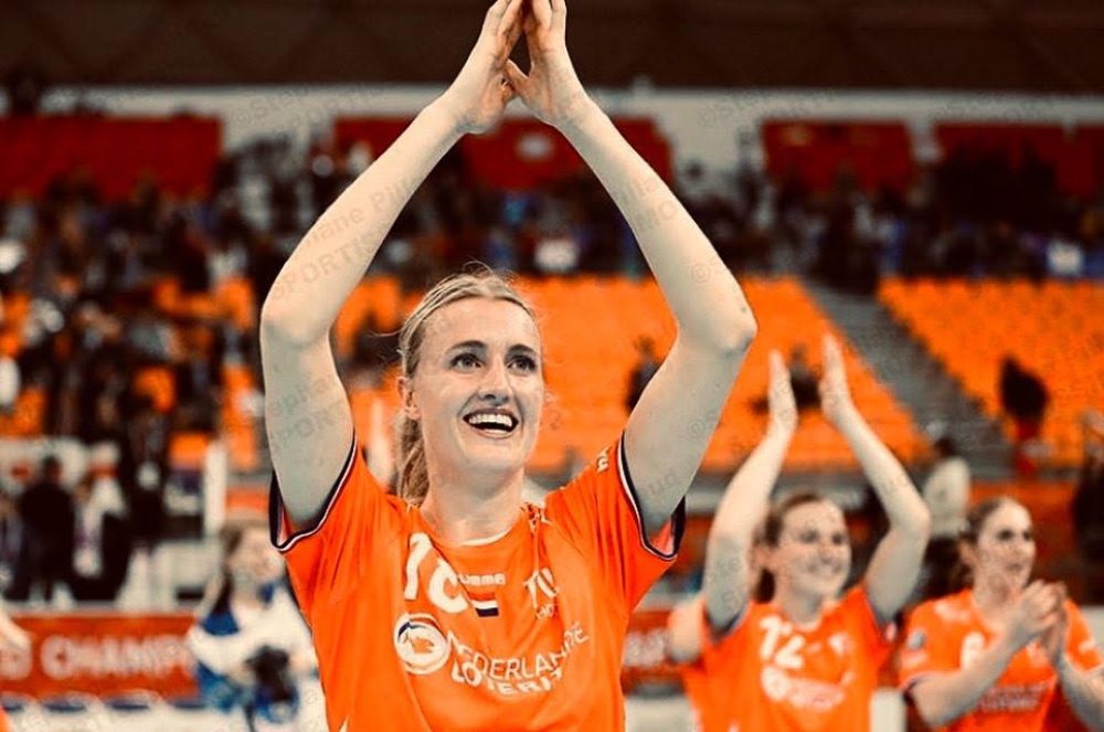 Schiedamse handbalster Kelly Dulfer maakt overstap naar Hongaarse topclub Gyór