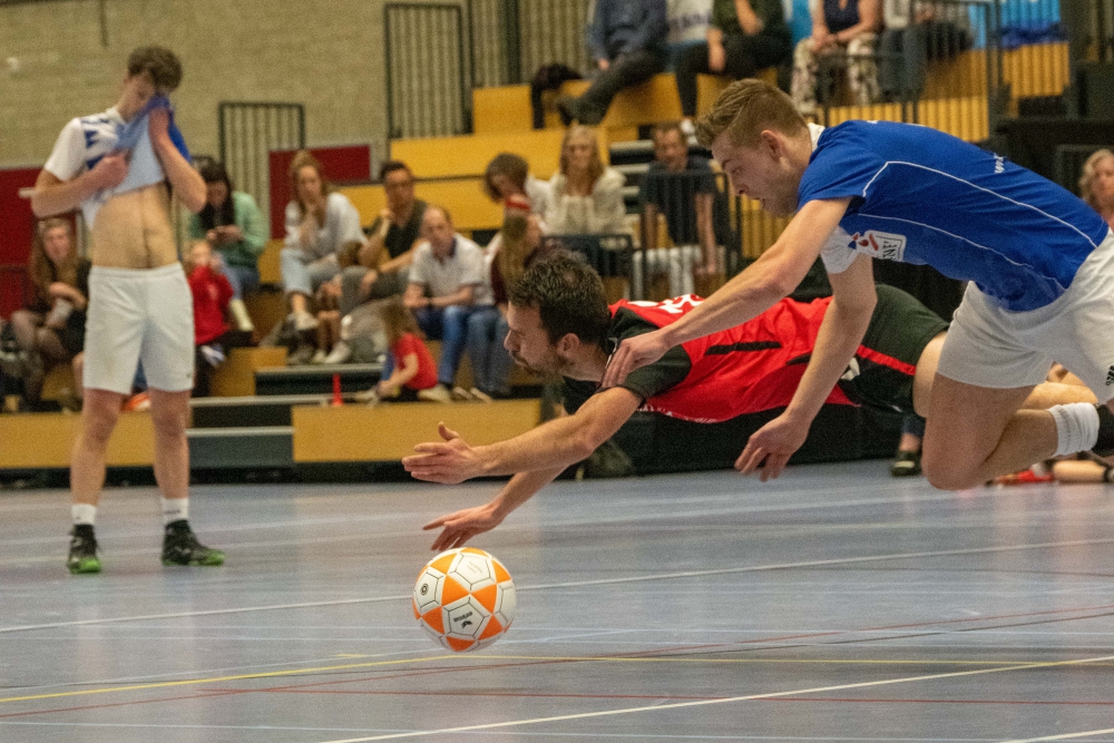 Korfballers Nexus handhaven zich in Tweede Klasse door tweede zege op Korbis