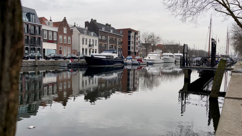 Saint-Tropez aan de Nieuwe Maas? Conflict tussen booteigenaren en bewoners loopt hoog op