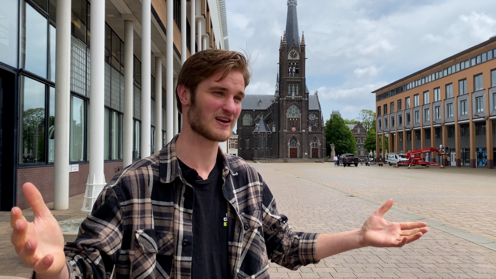 Jochem (22) doet een serieuze gooi naar de positie van burgemeester van Schiedam