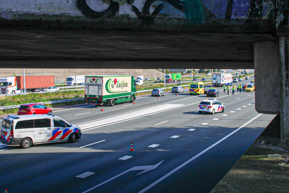 Flinke file met meer dan een uur vertraging na aanrijding op A4 bij Vijfsluizen