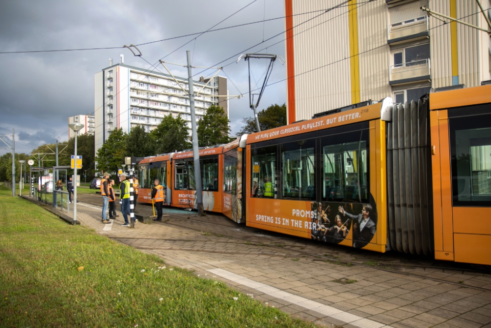 Tram ontspoort: tramverkeer richting Woudhoek en Vlaardingen Holy ontregeld en vrouw gewond