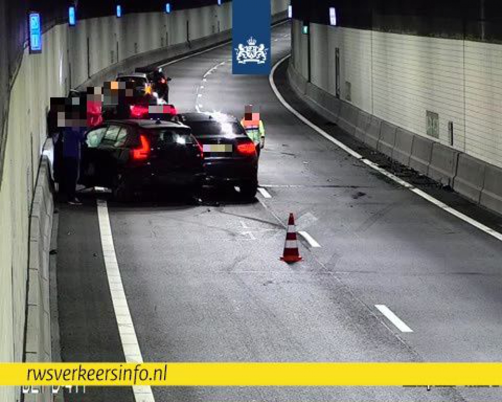 Buis Beneluxtunnel dicht door ongeval in de tunnel