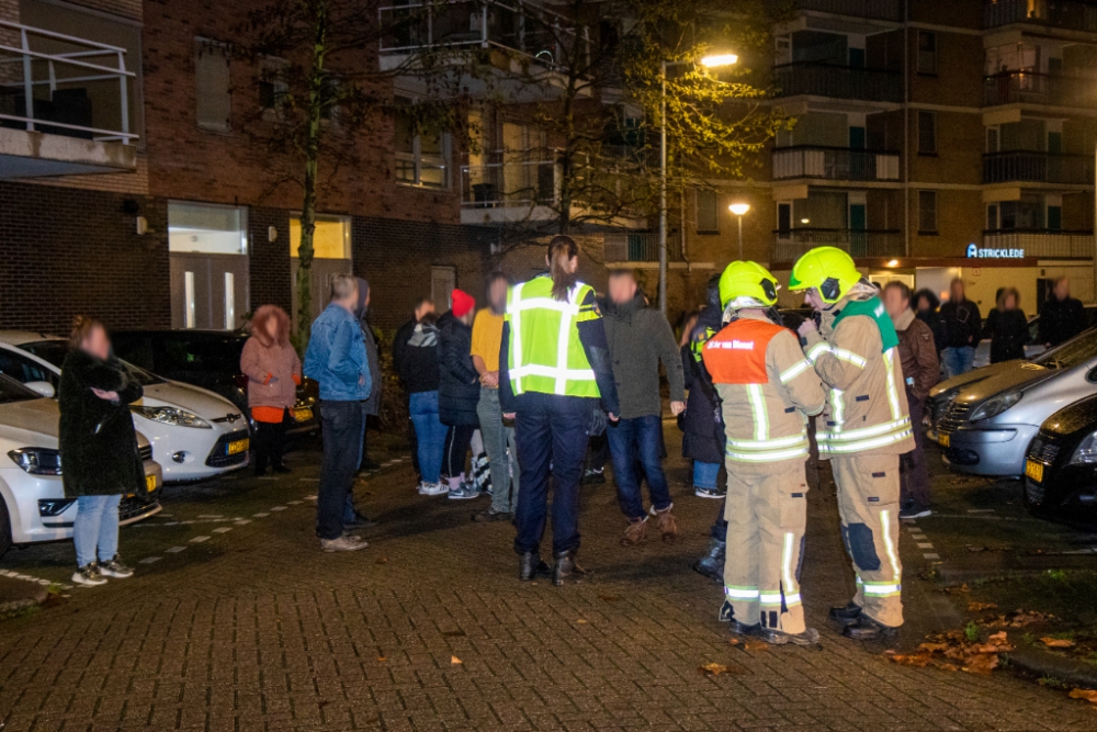 Kind gewond bij grote brand in flat; 120 woningen ontruimd