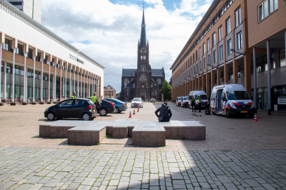 Politie houdt grote verkeerscontrole in centrum Schiedam