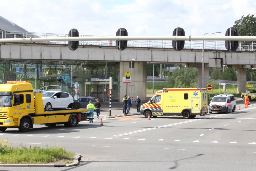 Aanrijding op afrit Vijfsluizen