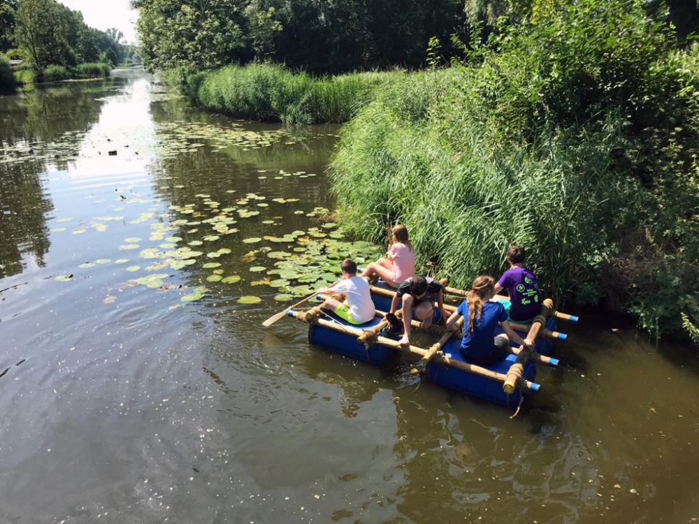 Scouts zoeken het water op