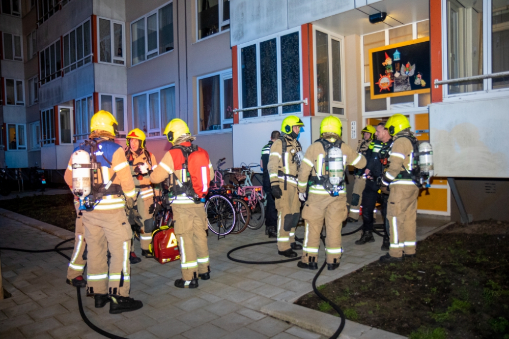 Bewoner valt in slaap tijdens het koken: woning vol rook