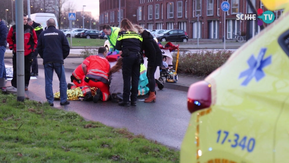 Twee scholieren aangereden op Van Haarenlaan hoek Laan van Spieringshoek