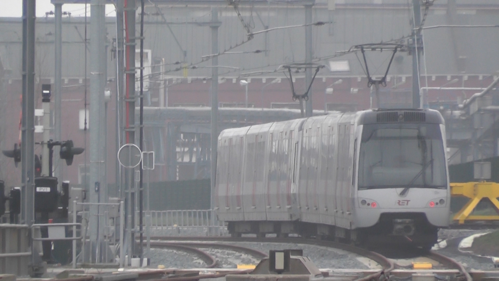 Metro&#039;s gaan weer rijden na urenlange storing