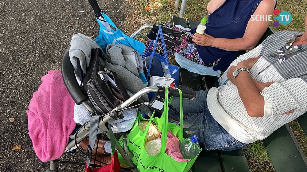 Lia (63) en Rob (70) slapen al weken op straat; gemeente zoekt oplossing