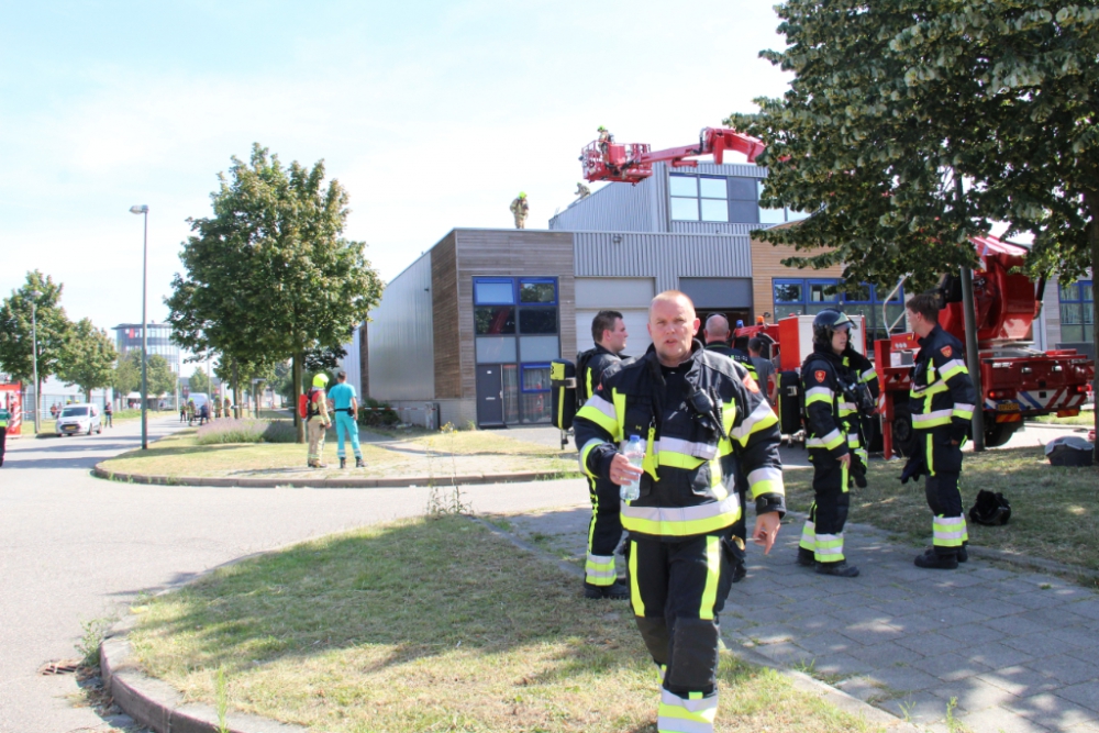 Uitslaande brand in bedrijfspand