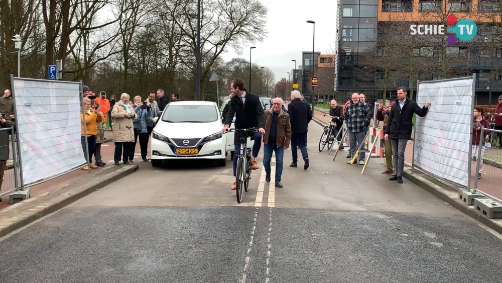 Nieuwe rotonde klaar: doorgaande route tussen Schiedam en Vlaardingen weer open