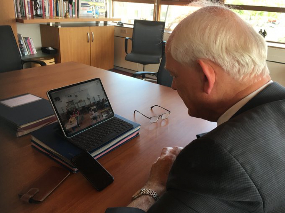 Burgemeester en Wethouder skypen met scholen