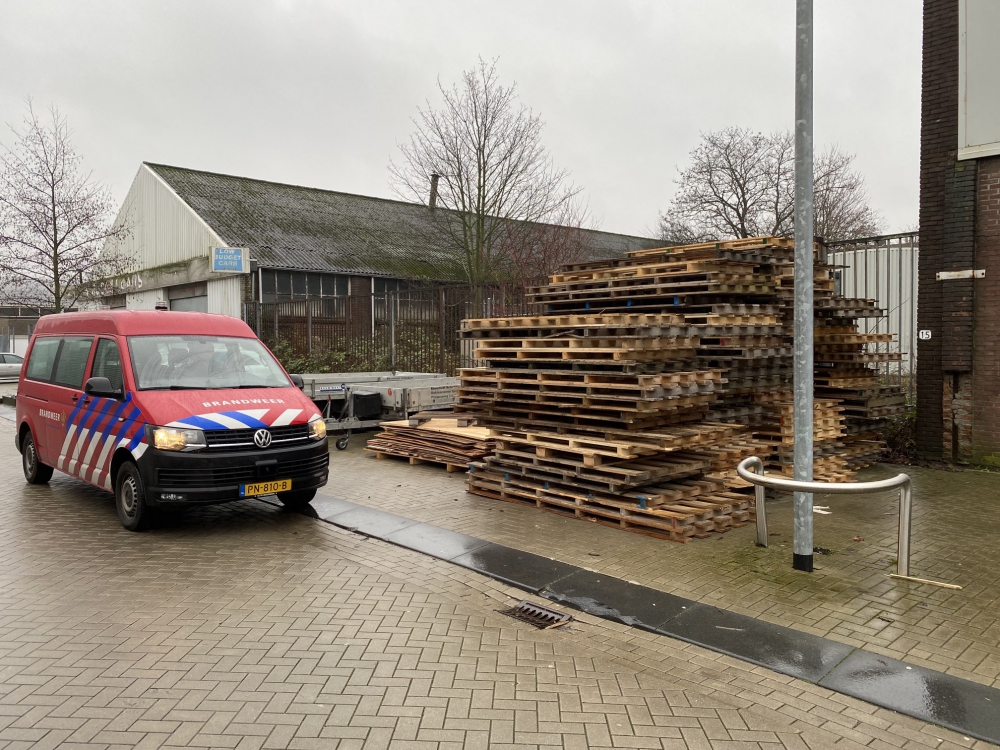 Pallets open en bloot langs de openbare weg leggen, is deze dagen niet handig