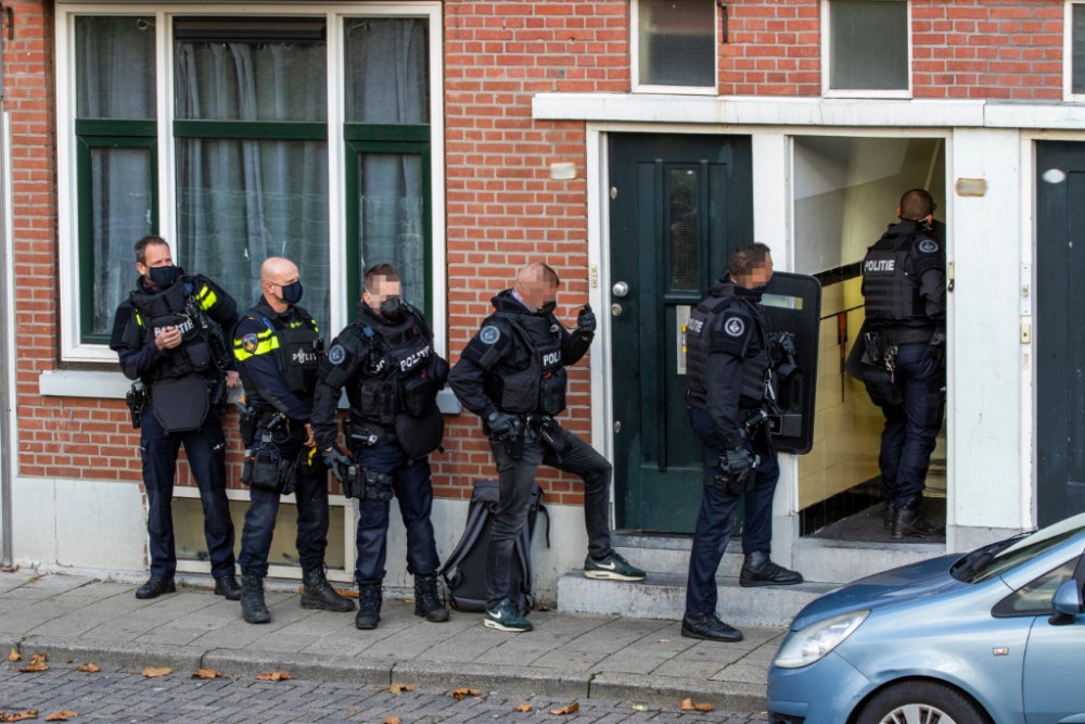 Inval in woning Rotterdamsedijk na vuurwapenmelding