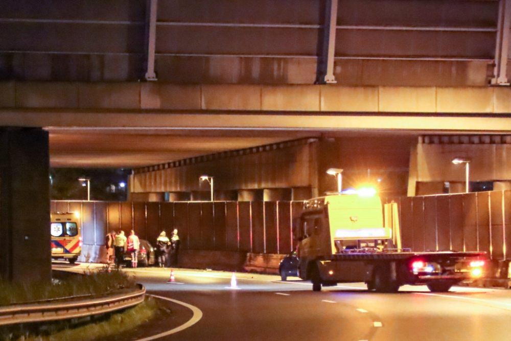 Eenzijdig ongeval in bocht naar de Beneluxtunnel