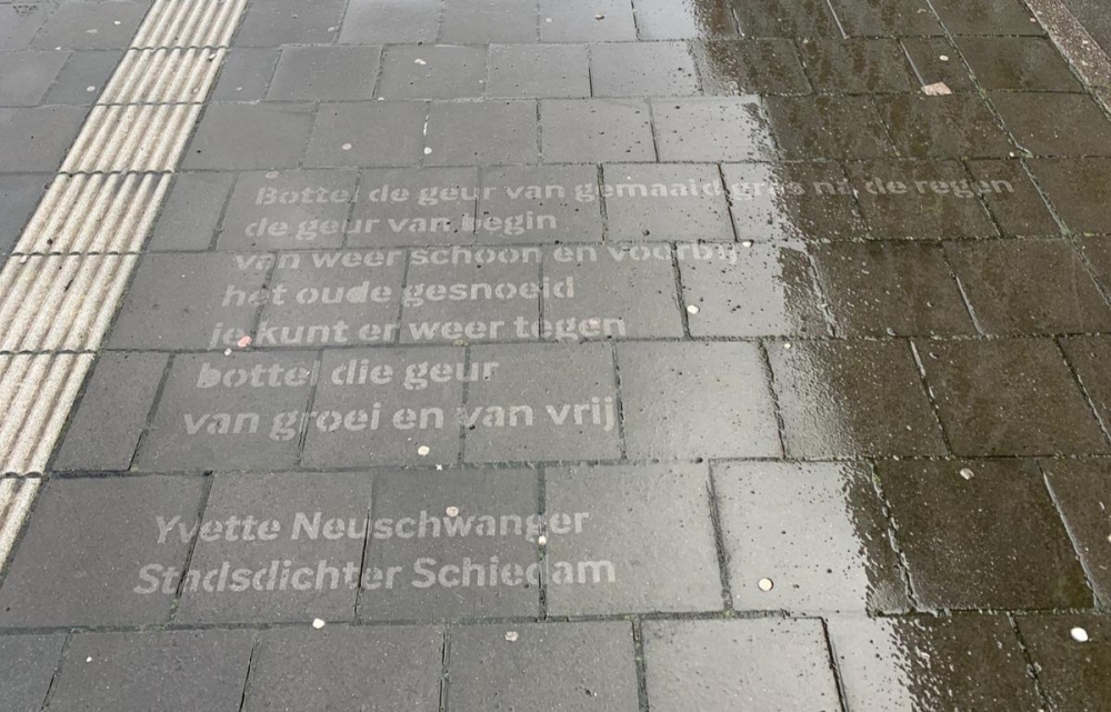 Poëzie ligt in Schiedam op straat