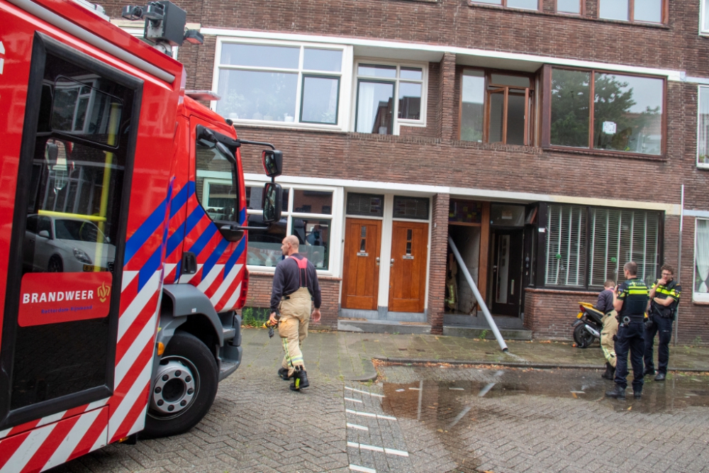 Kapotte waterleiding zorgt voor extra natte voeten in de Marconistraat