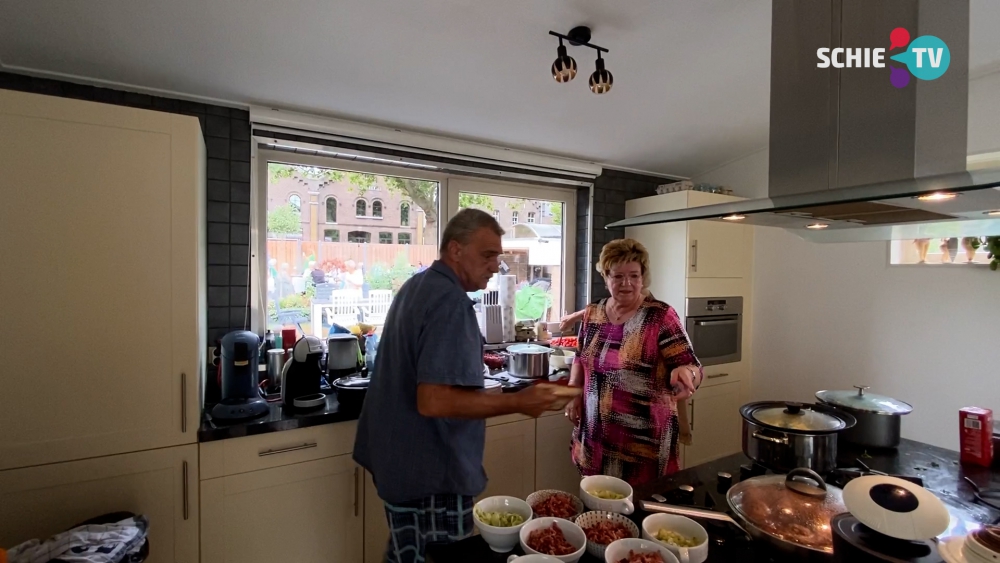 Ronald en Karin organiseren tuinfeest voor 25 ouderen in de Gorzen